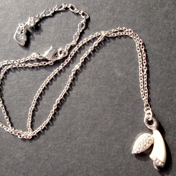 ✨ SWAROVSKI Swan Mark Angel Pendant Necklace Rhodium Plated Cream Enamel - Picture 11 of 13